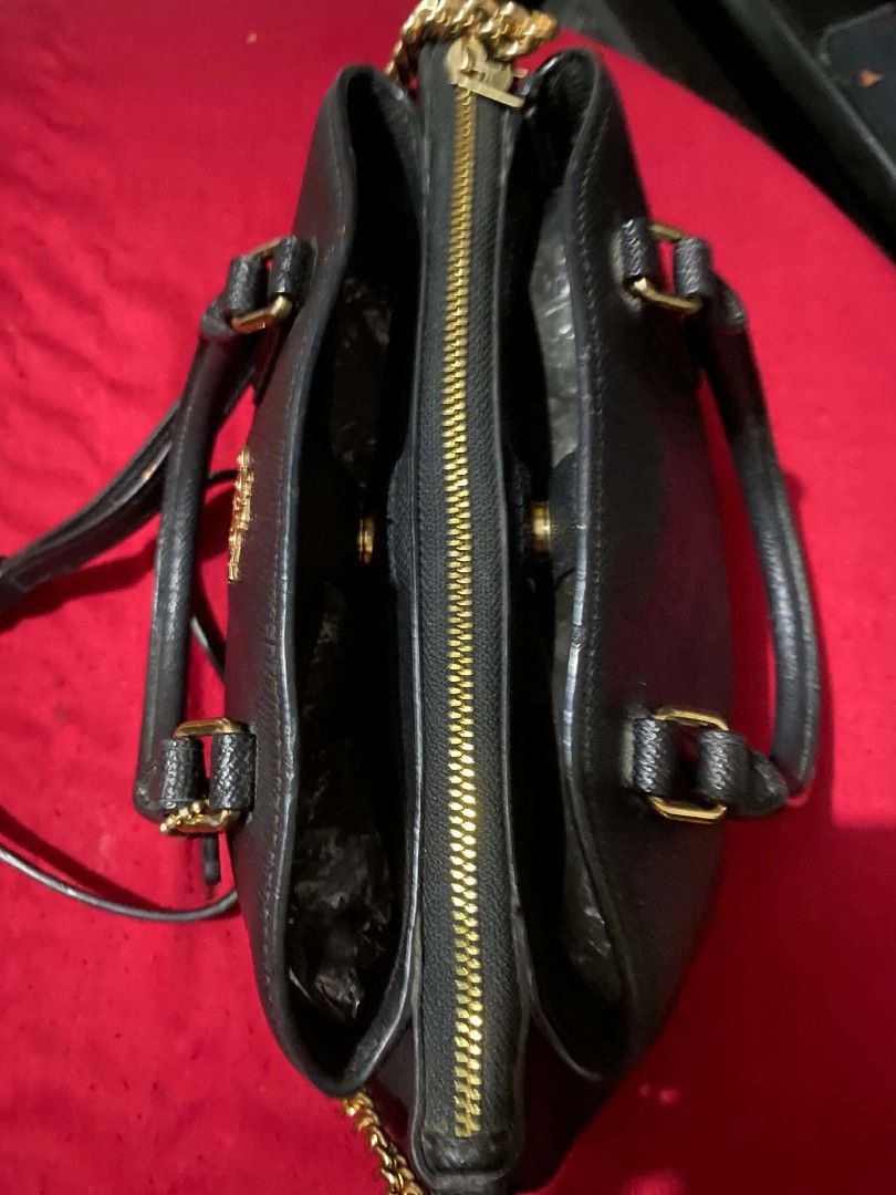 Sling bag (Category: Cross-body Bags) located in Manila. Submitted by glaiza02 (Listing ID 1470668725, Image 3). Description: .