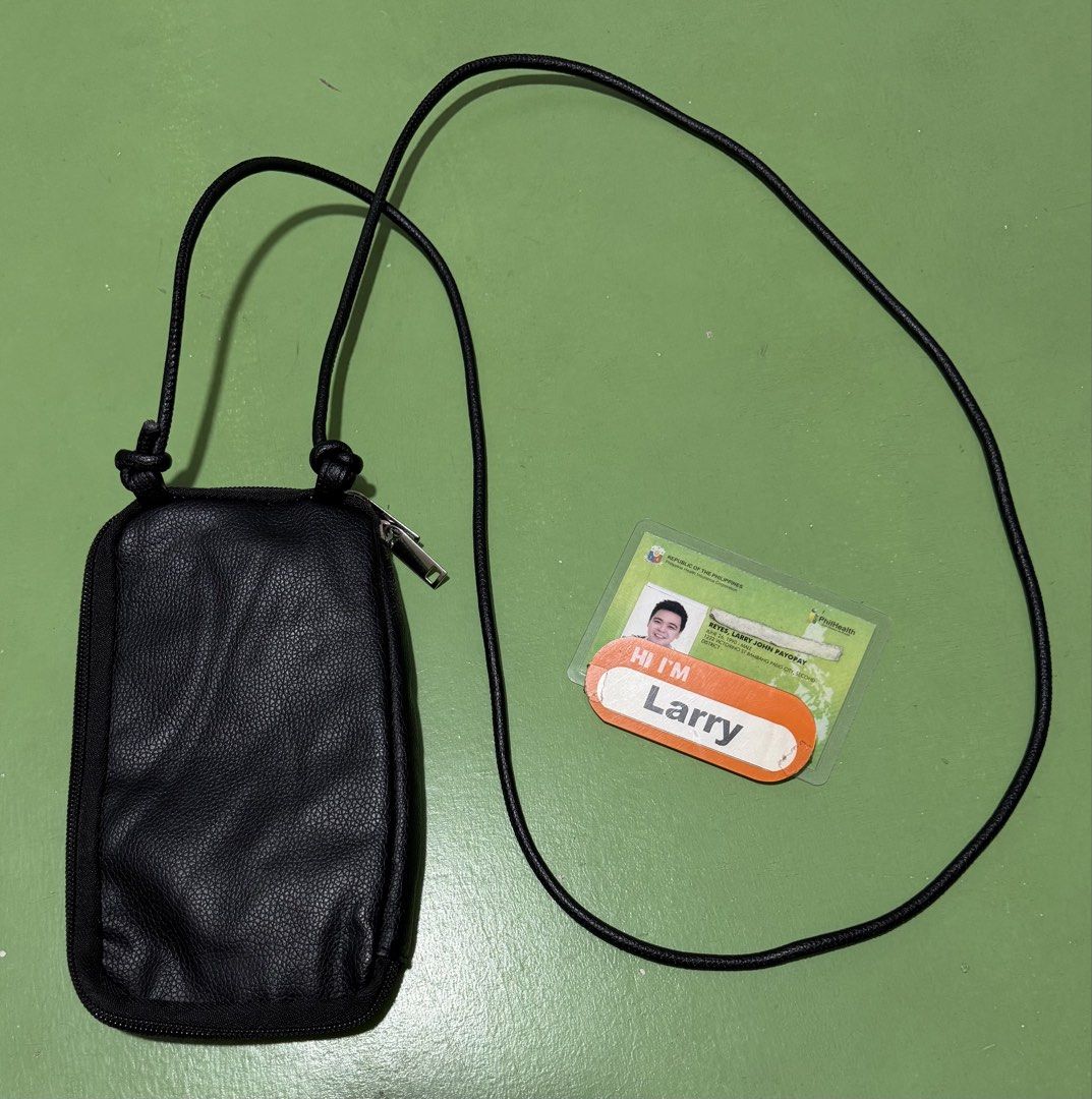 Sling Bag (Category: Shoulder Bags) located in Pasig City. Submitted by reyeslarry11740 (Listing ID 1470672861, Image 2). Description: For Sale Urban Research Doors Leather Sling Bag Black 4.8w x 7.7L Good as new No issue 600 plus ship only Payment 1st Pasig city.