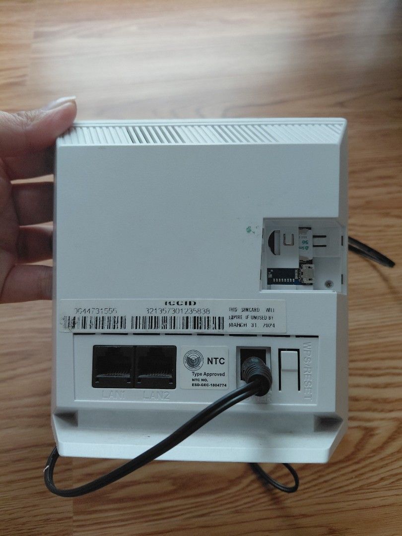 Smart Bro Home Prepaid Wifi Router (Category: Networking) located in Quezon City. Submitted by prelovedbythea19 (Listing ID 1470631901, Image 2). Description: - Model: Smart Home Wifi Bro Router - Color: White (with minor scuffs on the body) - Features: Dual LAN ports, WPS/Reset button, and built-in SIM card slot (SIM included) - Condition: Fully functional and ready to use - Inclusions: Router and power cable - Perfect for easy home network setu