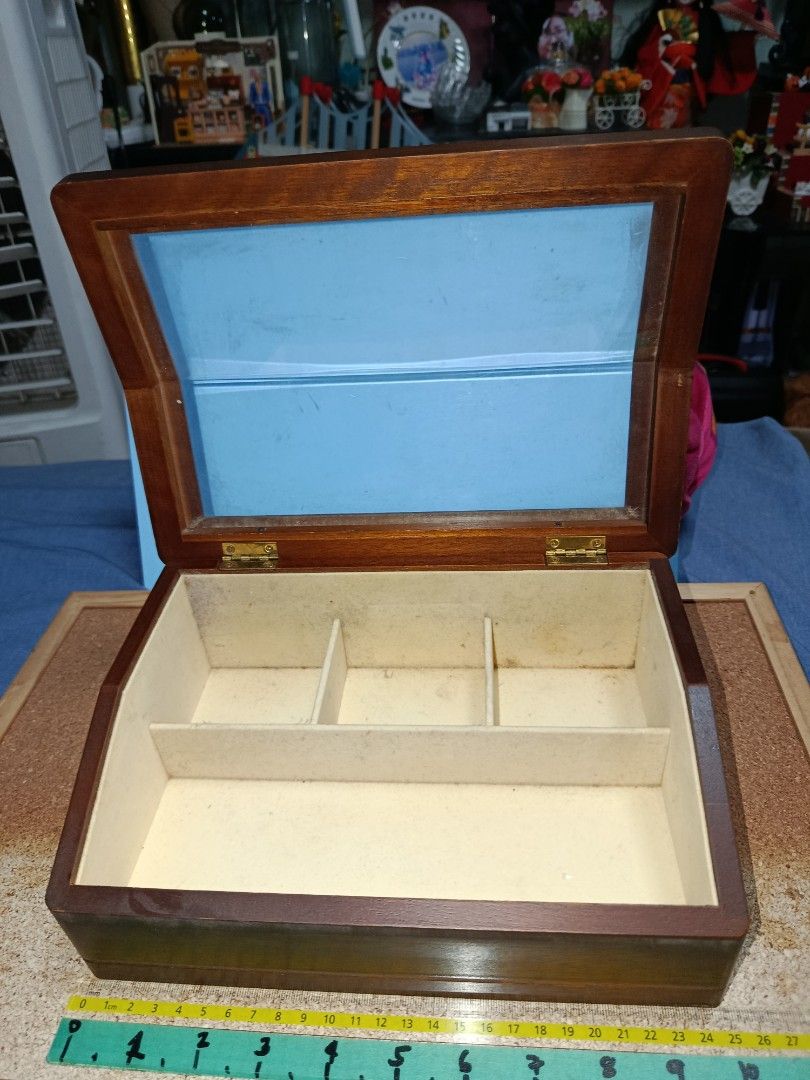 Solid wood jewelry box with compartment (Category: Accessory Holder, Box & Organizers) located in Quezon City. Submitted by kristal68 (Listing ID 1470735266, Image 2). Description: .