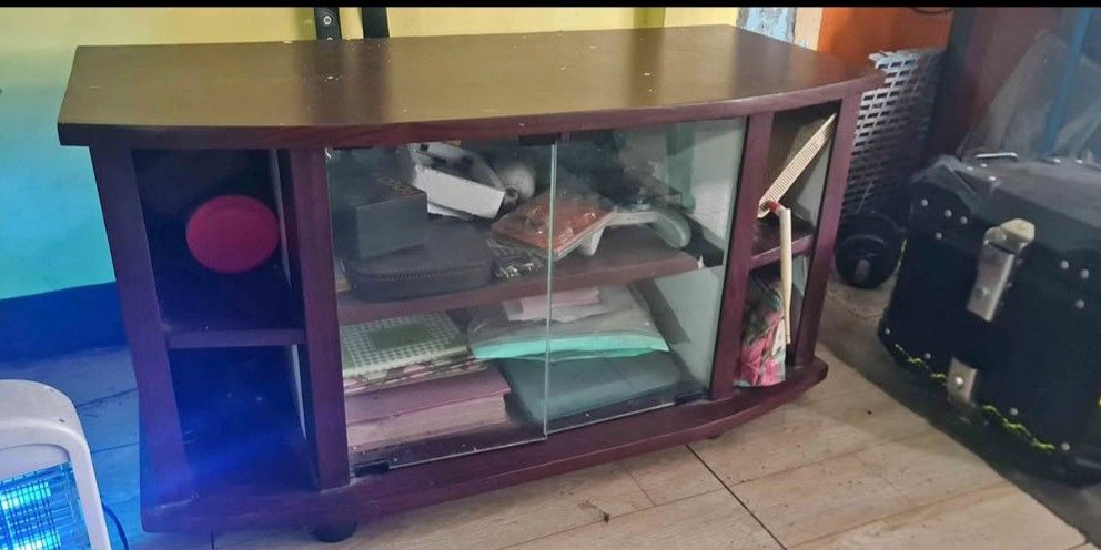Solid wooden TV console (Category: TV Consoles) located in Valenzuela. Submitted by justgorjas (Listing ID 1470574319, Image 1). Description: ORIGINAL PRICE 5,500 Lalamove pooling only, check the shipping fee/price before messaging me. Location: Malanday, Valenzuela City..