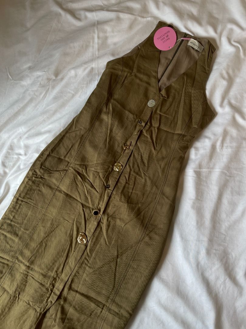 Something Elf Button-Down Maxi Dress (Category: Dresses) located in Quezon City. Submitted by everythingmustgo__ (Listing ID 1470667343, Image 1). Description: Something Elf Button-Down Maxi Dress (from BKK 🇹🇭) - brand new with tags - size: small ‼️ firm with price. low ballers will not be entertained ‼️.
