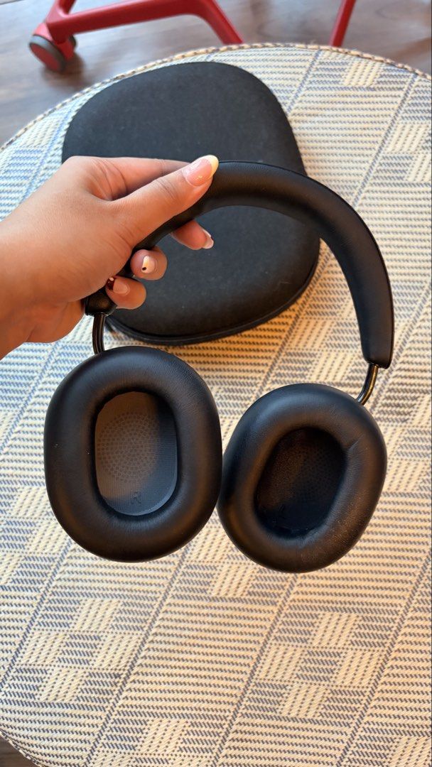 Sonos Ace Wireless Headphones with Case (Category: Headphones & Headsets) located in Taguig. Submitted by ij_dh (Listing ID 1470558478, Image 2). Description: - Sonos Ace Over-Ear Headphones - Condition: Fully working, minimal signs of wear on ear pads - Key Features: Active Noise Cancellation (ANC) & Spatial Audio - Inclusions: Original zippered hard shell carrying case with magnetic cable pouch.