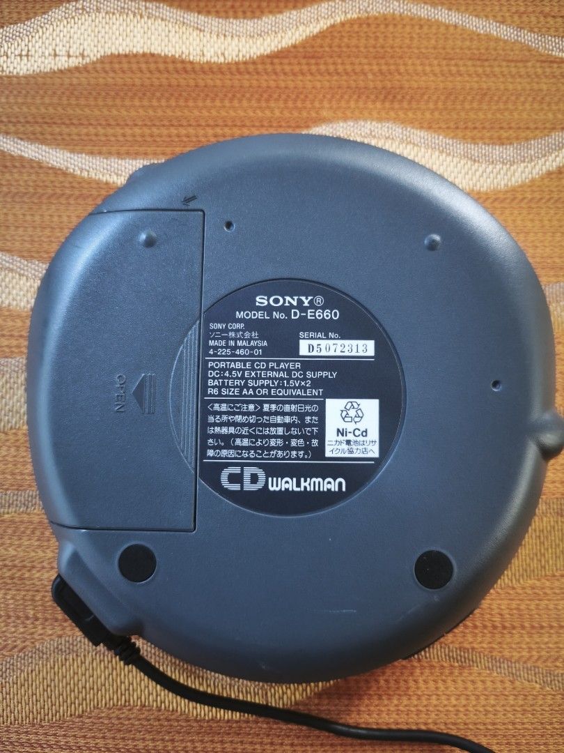 Sony CD Walkman D-E660 Portable CD Player with Remote (Category: Portable Music Players) located in Candon. Submitted by ylocos_thrifts (Listing ID 1470566489, Image 2). Description: Tested/Working Sony CD Walkman D-E660 Portable CD Player Remote/headset is working Double AA battery operated 4.5V External DC Supply Sign of Usage/Minor Scratches.