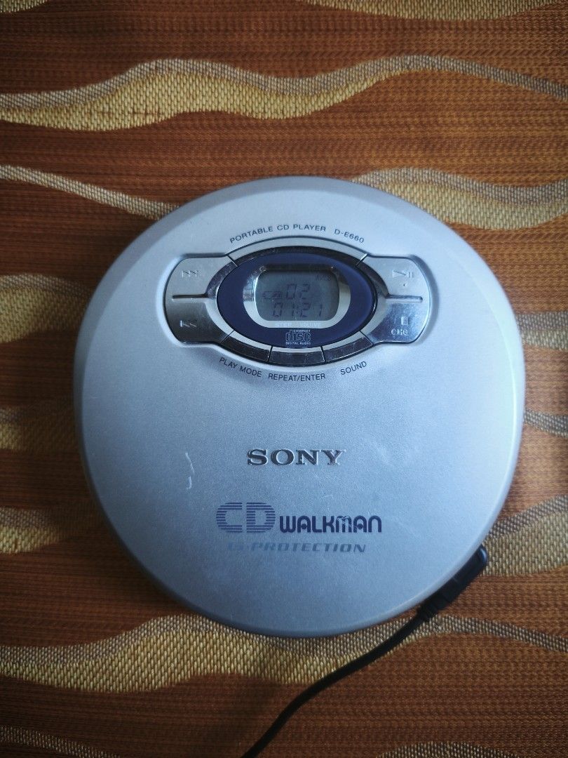 Sony CD Walkman D-E660 Portable CD Player with Remote (Category: Portable Music Players) located in Candon. Submitted by ylocos_thrifts (Listing ID 1470566489, Image 1). Description: Tested/Working Sony CD Walkman D-E660 Portable CD Player Remote/headset is working Double AA battery operated 4.5V External DC Supply Sign of Usage/Minor Scratches.