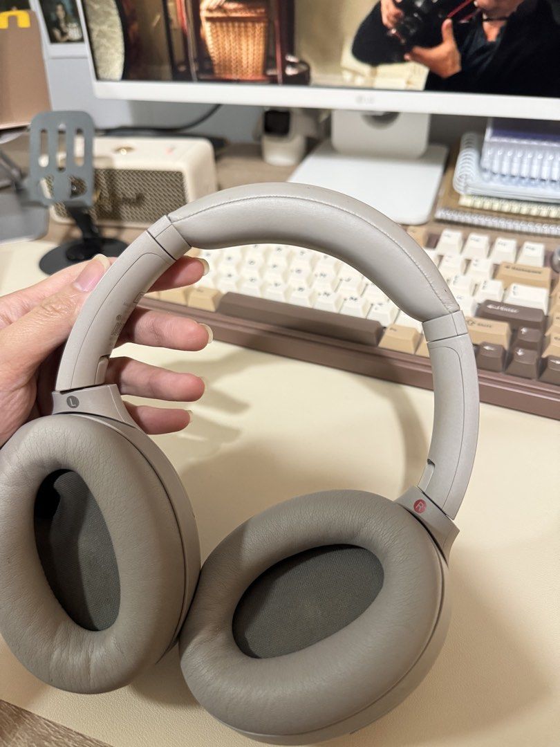 Sony WH-1000XM4 (Category: Headphones & Headsets) located in Quezon City. Submitted by mai0600 (Listing ID 1470642587, Image 2). Description: .