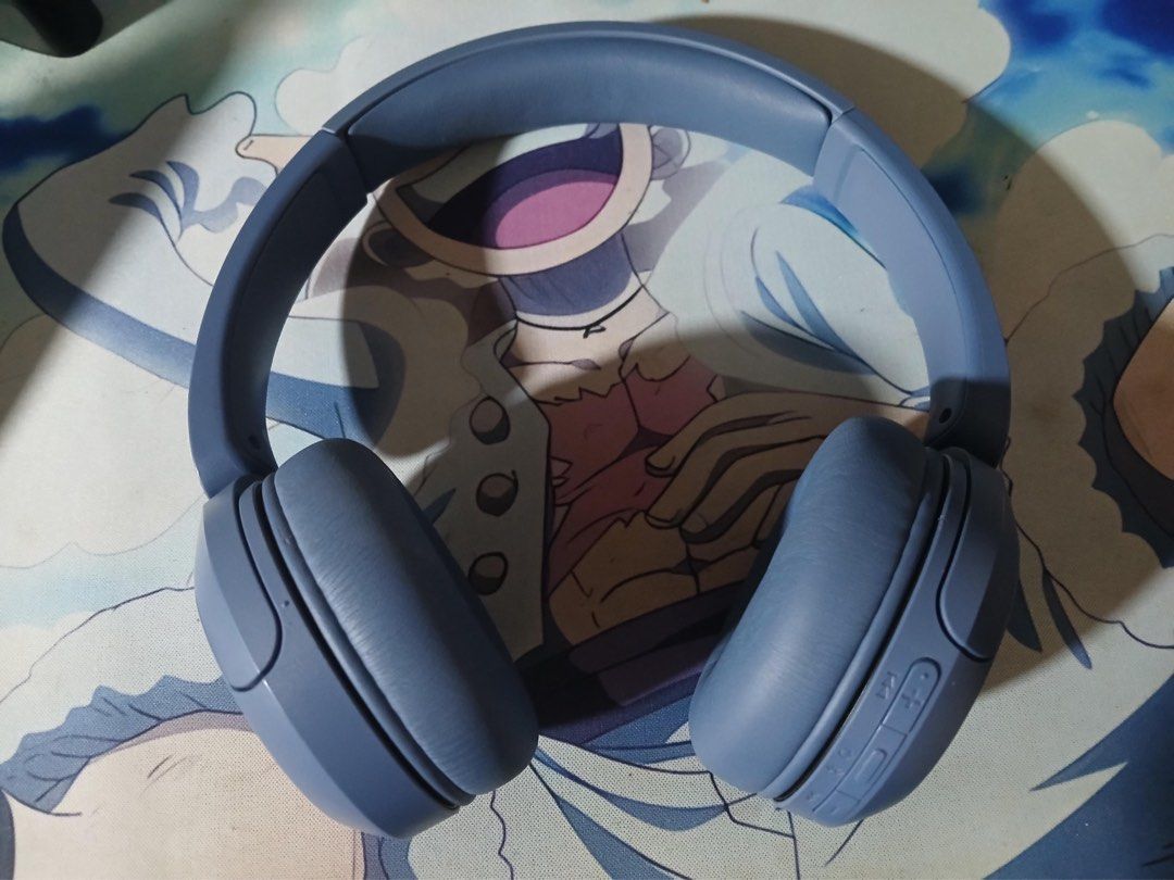 Sony WH-CH520 Wireless Headphones Blue (Category: Headphones & Headsets) located in Manila. Submitted by melalec553 (Listing ID 1470625905, Image 2). Description: Sony WH-CH520 Wireless headphone Up to 50 hours battery life sobrang tagal malow batt. 3-5 times lang nagamit sa flight. nego pa if sure buyer.
