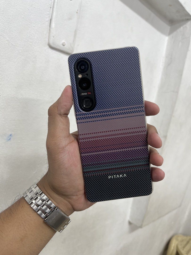 Sony Xperia 1 VI (Category: Sony) located in Manila. Submitted by xyz_xyz666 (Listing ID 1470574262, Image 2). Description: Sale / Swap Sony Xperia 1 VI snapdragon 8gen3 13 charging cycles only no issue makinis openline 1physical 1esim with charger case, akg earphone Pasig/Marikina.