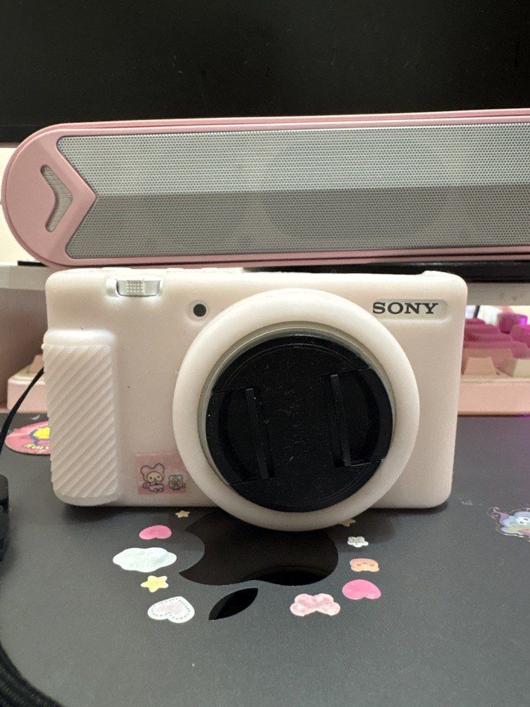 Sony ZV-1F Vlogging Camera (Category: Cameras) located in Imus. Submitted by mooonke (Listing ID 1470716657, Image 2). Description: works good :) comes with a free case rfs: not using anymore lalamove ONLY! .