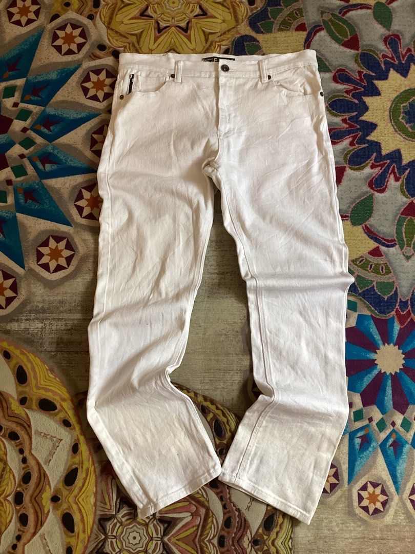 Southpole Flex Pants (Category: Jeans) located in Balanga. Submitted by archivefine_ds (Listing ID 1470663700, Image 2). Description: Southpole Flex Pants 9/10 condi, need wash yung yellow stain izonrox nyo nalang since white sya W 34 L 41 T 10 H 7 570+sf.