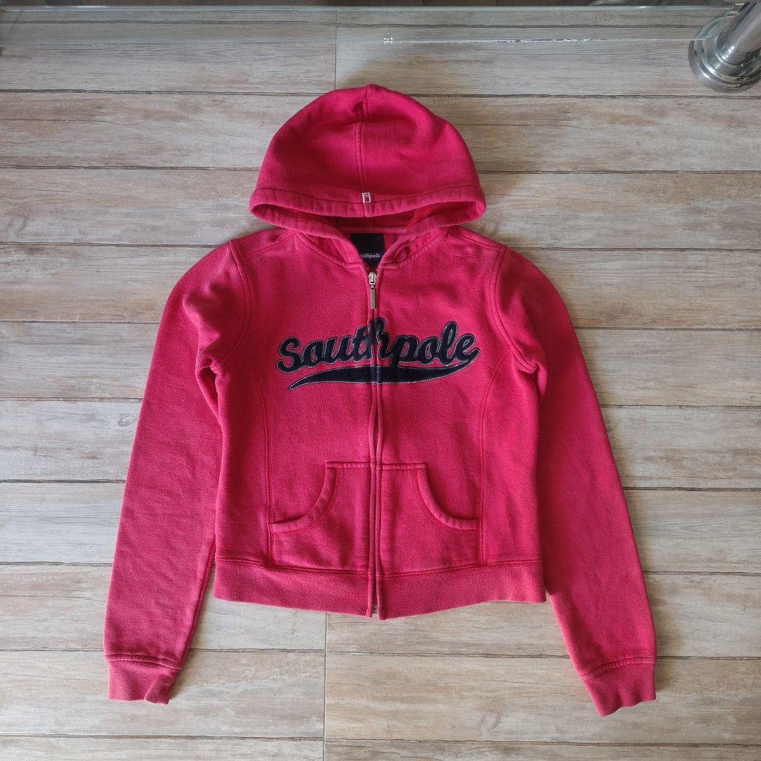 Southpole Hoodie (Category: Longsleeves) located in Siniloan. Submitted by wingedwardrobe (Listing ID 1470634990, Image 2). Description: 📢 𝐒𝐇𝐎𝐏 𝐑𝐄𝐌𝐈𝐍𝐃𝐄𝐑𝐒 📢 - 𝐒𝐢𝐳𝐞𝐬 𝐚𝐫𝐞 𝐚𝐩𝐩𝐫𝐨𝐱𝐢𝐦𝐚𝐭𝐞. 𝐏𝐥𝐞𝐚𝐬𝐞 𝐦𝐚𝐧𝐚𝐠𝐞 𝐲𝐨𝐮𝐫 𝐞𝐱𝐩𝐞𝐜𝐭𝐚𝐭𝐢𝐨𝐧𝐬. - 𝐂𝐨𝐥𝐨𝐫𝐬 𝐦𝐚𝐲 𝐬𝐥𝐢𝐠𝐡𝐭𝐥𝐲 𝐯𝐚𝐫𝐲 𝐝𝐮𝐞 𝐭𝐨 𝐥𝐢𝐠𝐡𝐭𝐢𝐧𝐠 𝐚𝐧𝐝 𝐬𝐜𝐫𝐞𝐞𝐧 𝐬𝐞𝐭𝐭𝐢𝐧𝐠𝐬. - 𝐖𝐫𝐢𝐧𝐤𝐥𝐞𝐝 𝐝𝐮𝐞 𝐭𝐨 𝐛𝐚𝐥𝐞 𝐩𝐚𝐜𝐤𝐚𝐠𝐢𝐧𝐠.