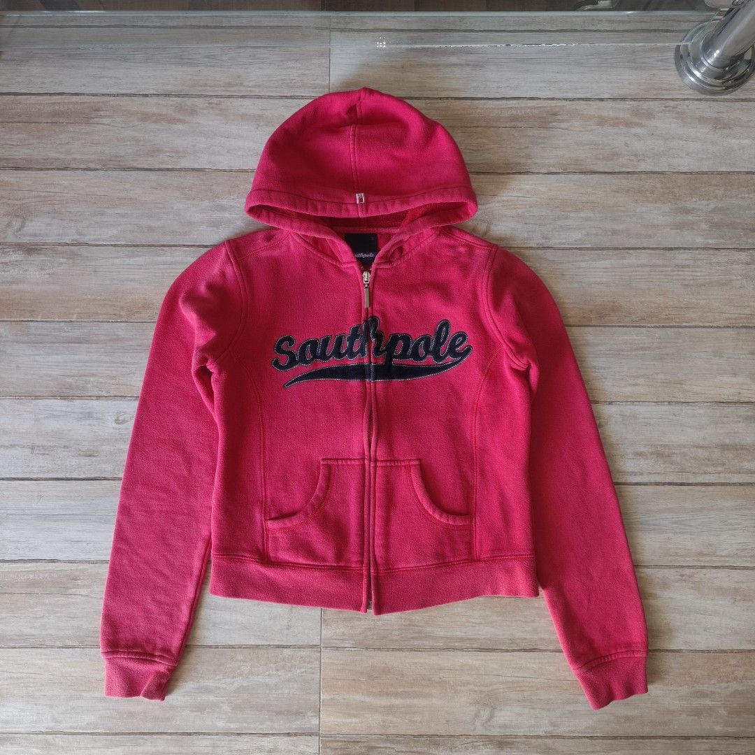 Southpole Hoodie (Category: Longsleeves) located in Siniloan. Submitted by wingedwardrobe (Listing ID 1470634990, Image 1). Description: 📢 𝐒𝐇𝐎𝐏 𝐑𝐄𝐌𝐈𝐍𝐃𝐄𝐑𝐒 📢 - 𝐒𝐢𝐳𝐞𝐬 𝐚𝐫𝐞 𝐚𝐩𝐩𝐫𝐨𝐱𝐢𝐦𝐚𝐭𝐞. 𝐏𝐥𝐞𝐚𝐬𝐞 𝐦𝐚𝐧𝐚𝐠𝐞 𝐲𝐨𝐮𝐫 𝐞𝐱𝐩𝐞𝐜𝐭𝐚𝐭𝐢𝐨𝐧𝐬. - 𝐂𝐨𝐥𝐨𝐫𝐬 𝐦𝐚𝐲 𝐬𝐥𝐢𝐠𝐡𝐭𝐥𝐲 𝐯𝐚𝐫𝐲 𝐝𝐮𝐞 𝐭𝐨 𝐥𝐢𝐠𝐡𝐭𝐢𝐧𝐠 𝐚𝐧𝐝 𝐬𝐜𝐫𝐞𝐞𝐧 𝐬𝐞𝐭𝐭𝐢𝐧𝐠𝐬. - 𝐖𝐫𝐢𝐧𝐤𝐥𝐞𝐝 𝐝𝐮𝐞 𝐭𝐨 𝐛𝐚𝐥𝐞 𝐩𝐚𝐜𝐤𝐚𝐠𝐢𝐧𝐠.