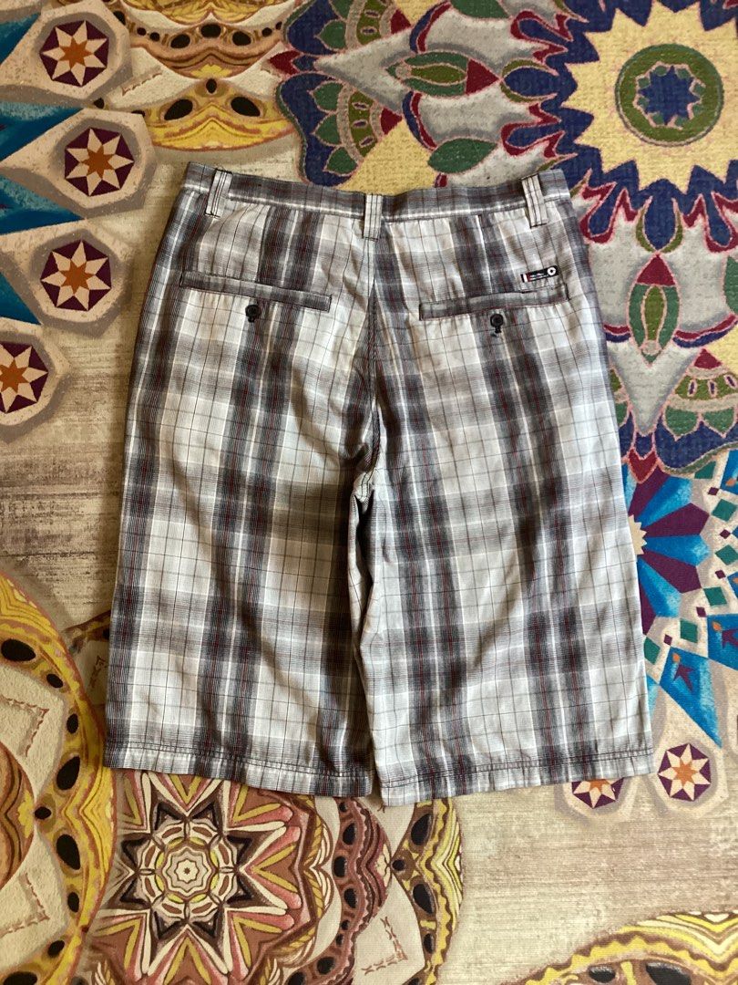 Southpole plaid long jorts (Category: Shorts) located in Balanga. Submitted by archivefine_ds (Listing ID 1470663167, Image 2). Description: Southpole plaid long jorts 10/10 good condi w 36 L 27 H 12 700+sf.