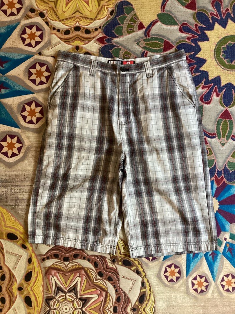 Southpole plaid long jorts (Category: Shorts) located in Balanga. Submitted by archivefine_ds (Listing ID 1470663167, Image 1). Description: Southpole plaid long jorts 10/10 good condi w 36 L 27 H 12 700+sf.