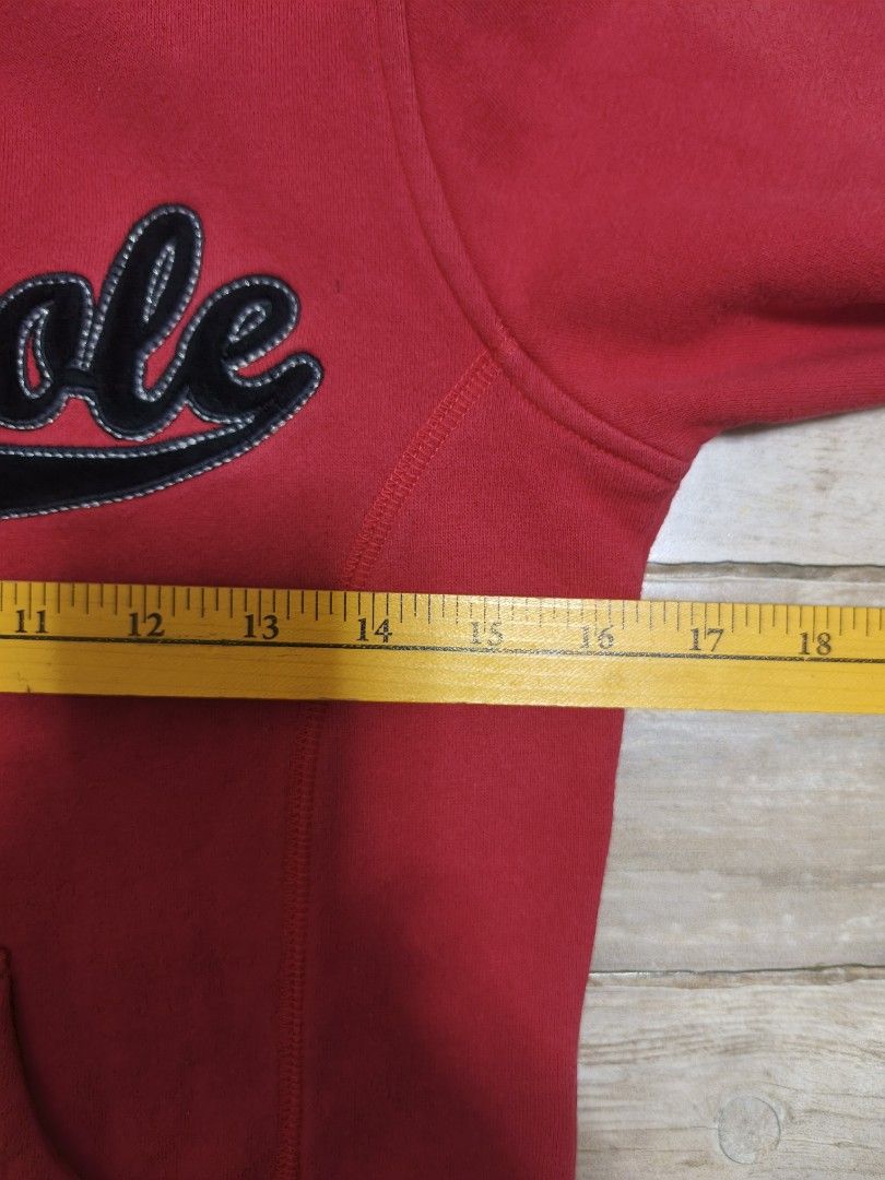 Southpole y2k zip up hoodie (Category: Coats, Jackets and Outerwear) located in Siniloan. Submitted by talktotheroses (Listing ID 1470707230, Image 3). Description: no issue.