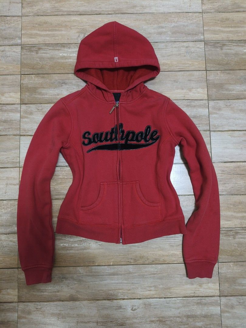 Southpole y2k zip up hoodie (Category: Coats, Jackets and Outerwear) located in Siniloan. Submitted by talktotheroses (Listing ID 1470707230, Image 1). Description: no issue.