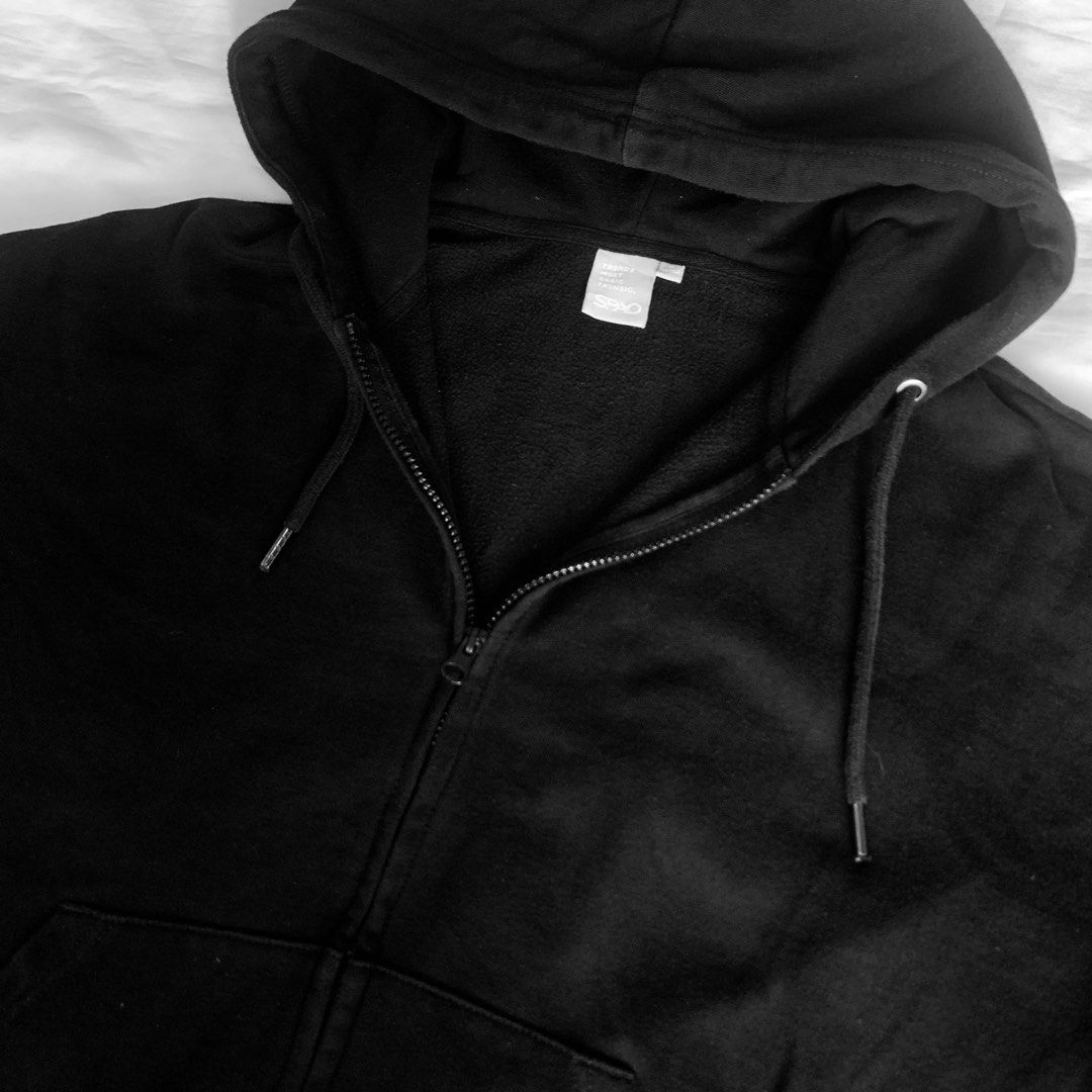 SPAO Black Zip Up Hoodie (Category: Coats, Jackets and Outerwear) located in Zamboanga. Submitted by dherick38 (Listing ID 1470669612, Image 3). Description: - Brand: SPAO - Color: Classic Black - Material: Heavyweight cotton fleece for ultimate warmth and comfort - Fit: Oversized and relaxed streetwear style - Details: Two-way zipper at the hem, front pouch pocket, and adjustable hood drawstrings - Condition: Excellent/Ready to wear.
