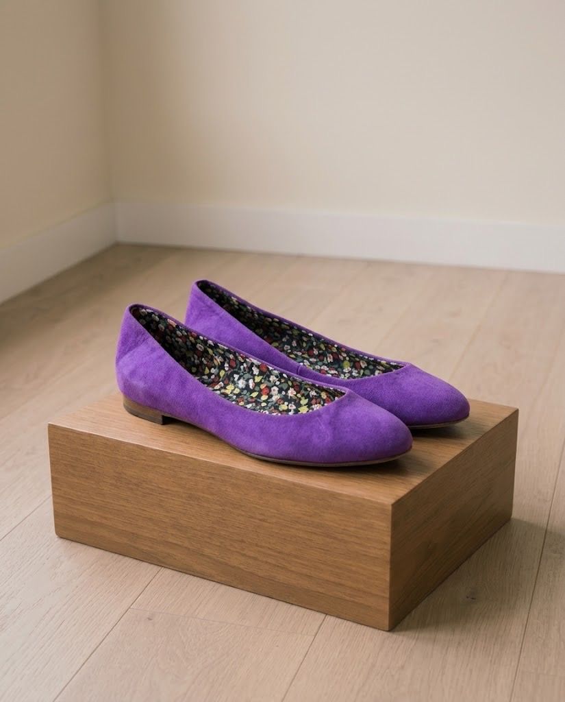 SPOILED PURPLE FLATS SHOES US 5.5 (Category: Flats & Sandals) located in Marikina City. Submitted by minimalistmanila (Listing ID 1470574520, Image 1). Description: Spoiled flats from USA. Fits US 5 to 5.5. Suede like material with floral lining. Tried once just to model flats. Order now! .