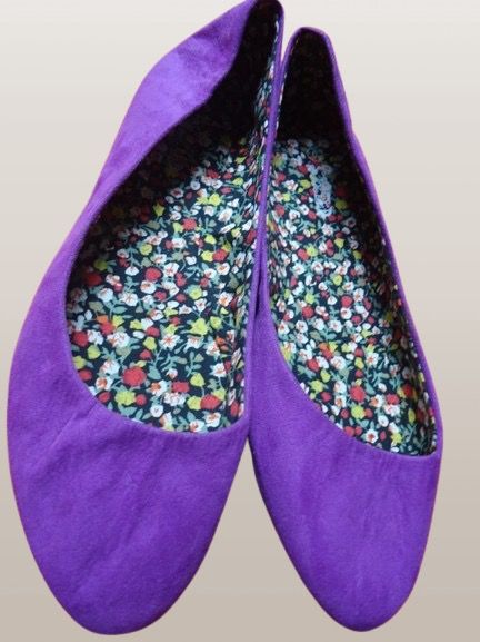 SPOILED PURPLE FLATS SHOES US 5.5 (Category: Flats & Sandals) located in Marikina City. Submitted by minimalistmanila (Listing ID 1470574520, Image 2). Description: Spoiled flats from USA. Fits US 5 to 5.5. Suede like material with floral lining. Tried once just to model flats. Order now! .