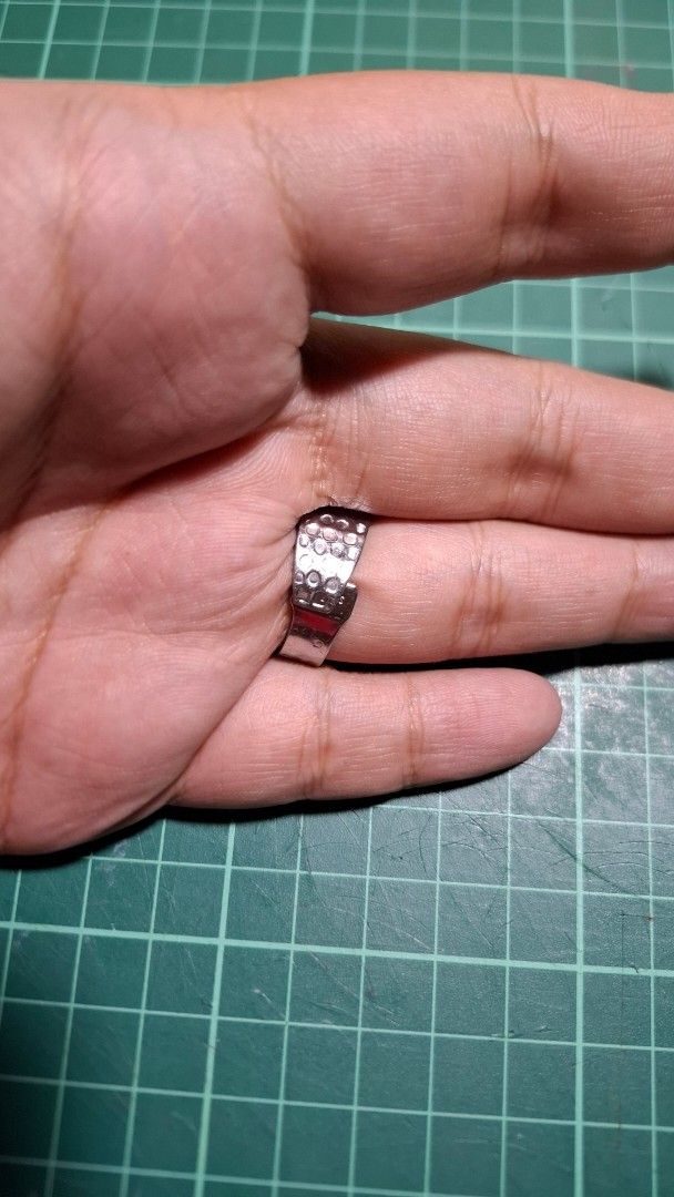 Spoon/Fork/Cutlery stainless steel textured Ring (Category: Rings) located in Valenzuela. Submitted by kneeko (Listing ID 1470664227, Image 3). Description: RINGS MADE FROM CUTLERY/KUBYERTOS Size (Inner Diameter) : approx. 21mm DIY rings from various types of cutlery sourced from ukays and surplus shops. Quality can vary, but will indicate flaws. Material is stainless steel. LAST PRICE POSTED! Colors of the item are not accurate to the photo due 