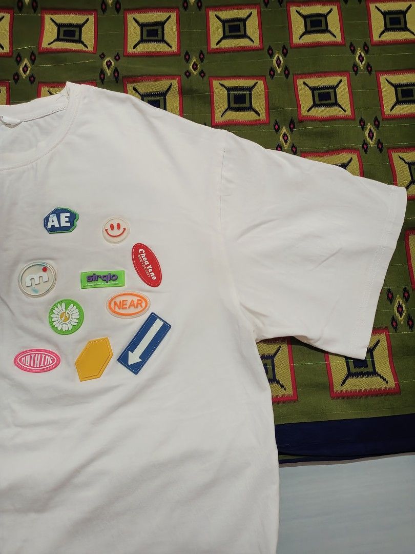 ‎SR GQ Modern Multi-Badge Patch Tee (Category: Tshirts & Polo Shirts ) located in Lapu Lapu. Submitted by rebuild.arkives (Listing ID 1470625437, Image 2). Description: ‎SR GQ Modern Multi-Badge Patch Tee ‎ ‎📏 Size Guide (Inches): ‎Length: 28 ‎Width: 22 ‎ ‎Color: 10/10 ‎Condition: 10/10 ‎Issue: None ‎📝 Heads up: ‎• This is a thrift item so please manage your expectations. ‎• Color may slightly differ due to lighting. ‎• Washed and ready to wear