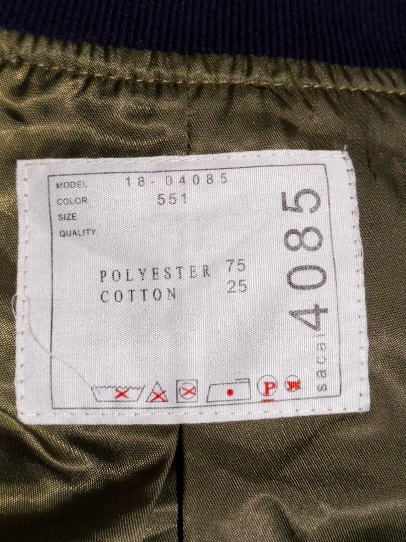 SS18 Sacai MA-1 Bomber Jacket by Chitose Abe (Guaranteed Authentic) (Category: Coats, Jackets and Outerwear) located in Pasig City. Submitted by coveted.mnl (Listing ID 1470687722, Image 3). Description: Guaranteed Authentic📌 Best fit to: Large Width : 22 Length : 23 (MEASURED BY INCHES) Honest issue : Cut washtag only, but size tag and main tag are still intact. 9.5/10 overall condition No issues or flaws in fabric Retailed for $740 (P46,620) •