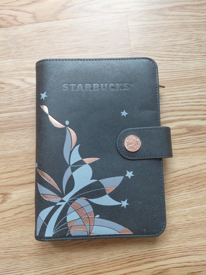 Starbucks Planner 2023 (Category: Stationery & School Supplies) located in Quezon City. Submitted by prelovedbythea19 (Listing ID 1470632527, Image 1). Description: No box. Planner lang po. Refilled the paper with kraft paper. Minimal ink sa pen. Pick up: Soho Central, Mandaluyong Meet up: Greenfield, Shangri la, SM Megamall Lalamove or grab: c/o buyer MOP: BPI QR or cash on pick up.
