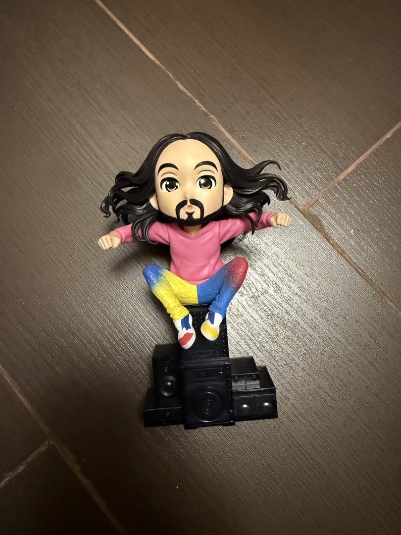 Steve Aoki (BTS Mic Drop) funko pop Figure (Category: Figurines & Statues) located in Marikina City. Submitted by culose (Listing ID 1470681625, Image 1). Description: - Item: Steve Aoki (BTS Mic Drop) Collectible Vinyl Figure - Design: Seated on black speakers, wearing a pink hoodie and colorful pants - Ideal for: EDM fans, toy collectors, and music memorabilia.