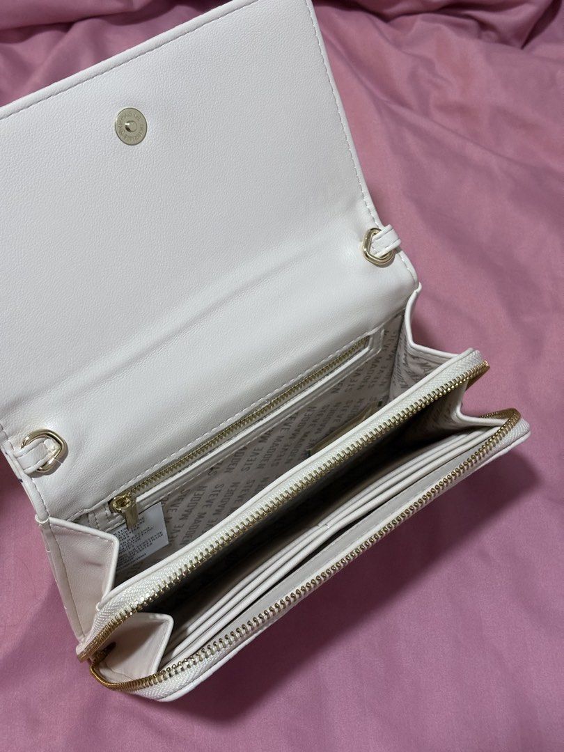STEVE MADDEN OFF WHITE PURSE (Category: Purses & Pouches) located in Batangas. Submitted by miuparfait (Listing ID 1470688240, Image 3). Description: NEVER BEEN USED (BOUGHT FROM USA) CONDITION: 10/10, COMES WITH STRAP NOTES: INCLUDES STRAP, HAS SPACE FOR CARDS, MONEY, AND SMALL ITEMS! PERFECT FOR THE TITAS AND SOSYAL GIRLIES BATANGAS GOTYME JNT.