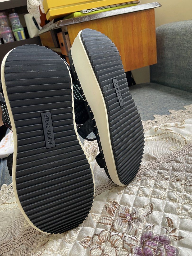 Steve Madden Platform Sandals Black White (Category: Sandals) located in Manila. Submitted by escarchame98247 (Listing ID 1470561005, Image 3). Description: Brand new price: 4500 - Brand: Steve Madden - Color: Black and white with pink accents - Sole: Thick platform with chunky tread for great grip - Design: Strappy patterned fabric upper with convenient pink heel pull tabs - Condition: Clean footbeds with clear branding on the insole and outer h