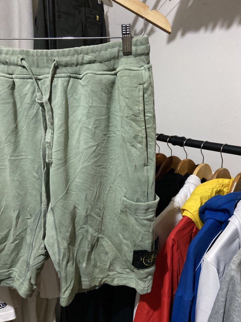 Stone island cotton cargo short (Category: Shorts) located in Cavite. Submitted by jayson_04 (Listing ID 1470655441, Image 3). Description: color rate: 9.5 condition: 9.5 issue: none dimes: 32-36x20.