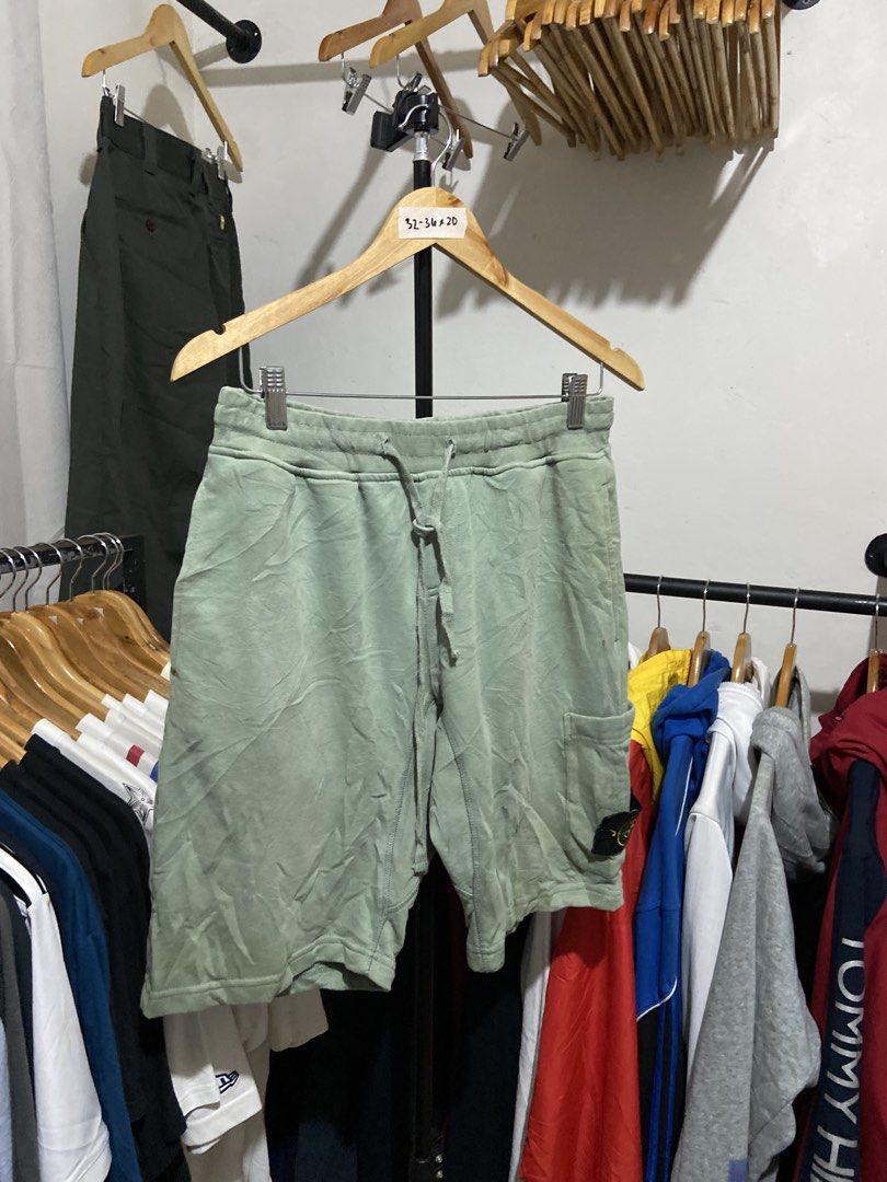 Stone island cotton cargo short (Category: Shorts) located in Cavite. Submitted by jayson_04 (Listing ID 1470655441, Image 2). Description: color rate: 9.5 condition: 9.5 issue: none dimes: 32-36x20.