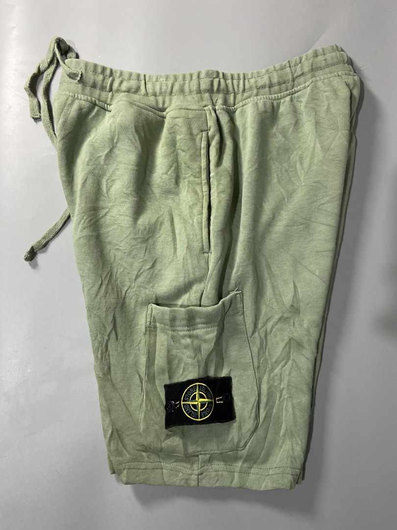 Stone island cotton cargo short (Category: Shorts) located in Cavite. Submitted by jayson_04 (Listing ID 1470655441, Image 1). Description: color rate: 9.5 condition: 9.5 issue: none dimes: 32-36x20.