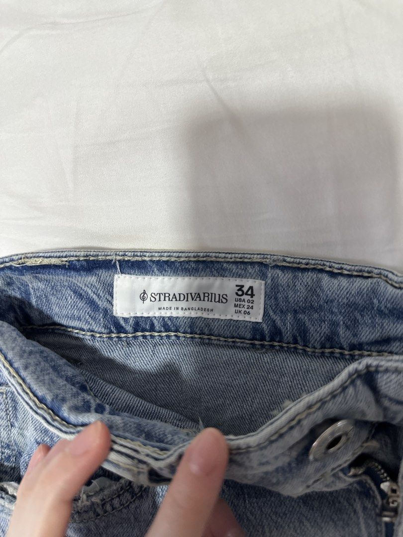 Stradivarius Denim Skort Size 34 (Category: Skirts) located in Taguig. Submitted by aandco. (Listing ID 1470679097, Image 3). Description: - worn once - size 34 - last price, selling for lower already - BGC area - Helping tags: Brandy Melville, princess poly, garage, subdued - If you buy more than 1 I give discounts .