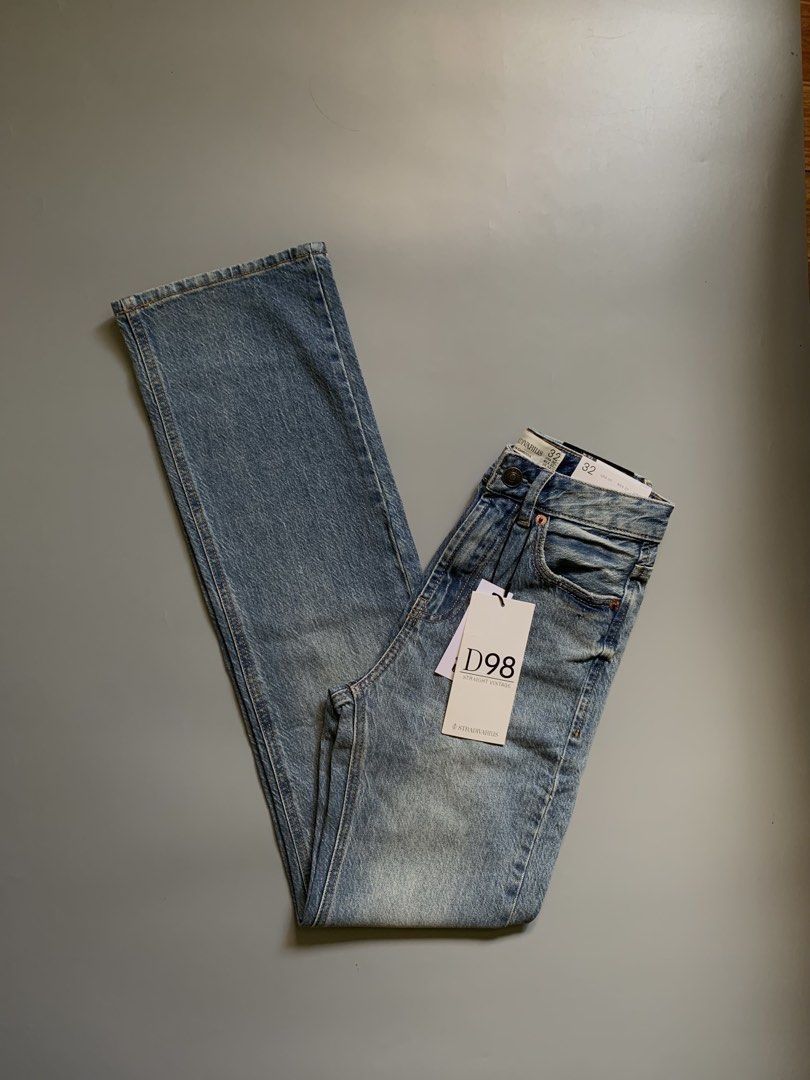 Straight Cut (Category: Jeans) located in Baguio. Submitted by swift_royalfox.18 (Listing ID 1470704846, Image 1). Description: Size:22-23 Bdnew&Auth!.