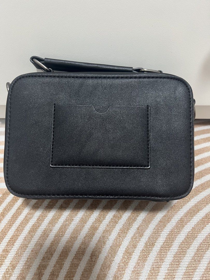 Straightforward Black Sling Bag with Strap (Category: Sling Bags) located in Manila. Submitted by luckymike059973 (Listing ID 1470562960, Image 3). Description: - Brand: Straightforward - Style: Black camera-style sling bag - Details: Branded silver lettering on the front - Storage: Main zip compartment and quick-access back slip pocket for cards - Strap: Thick adjustable strap with printed logo detail on the shoulder pad - Condition: Clean inter