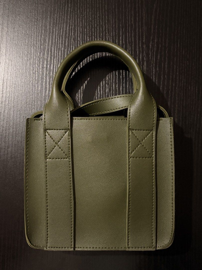 Straightforward Small Bag (Category: Cross-body Bags) located in Cainta. Submitted by vlera (Listing ID 1470684490, Image 2). Description: - Olive/Dark Green Color - Straightforward Brand - Adjustable Crossbody Bag Measurements of the bag are in the pictures. .