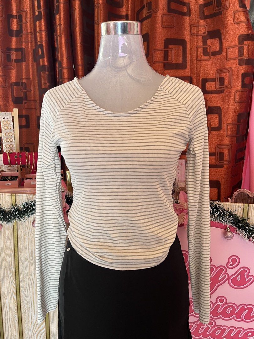 stripeees longsleeve- shein (Category: Longsleeves) located in Manila. Submitted by myapparelshop (Listing ID 1470574782, Image 1). Description: small-medium.
