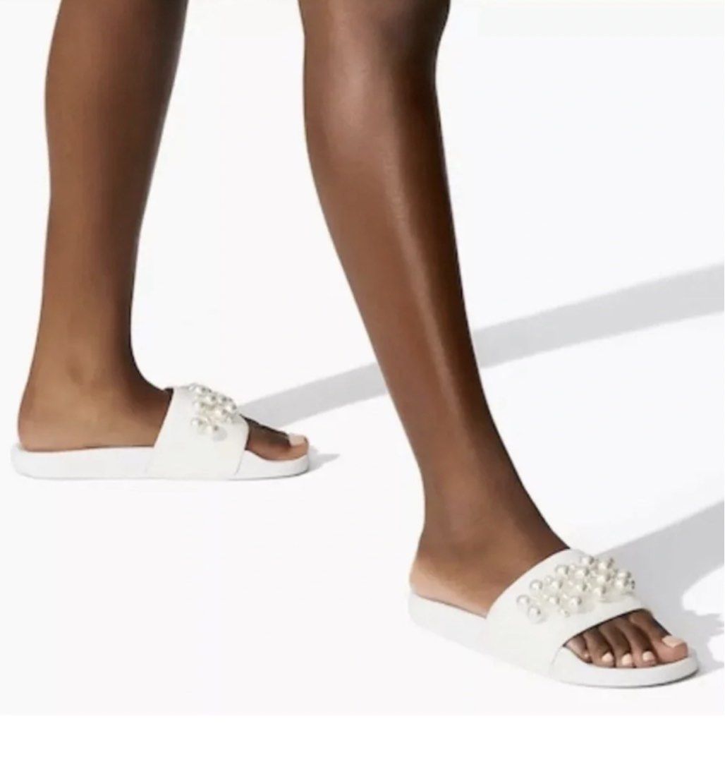 Stuart Weitzman Goldie Pool Slide (Category: Flats & Sandals) located in Manila. Submitted by victory_1816 (Listing ID 1470700924, Image 1). Description: .
