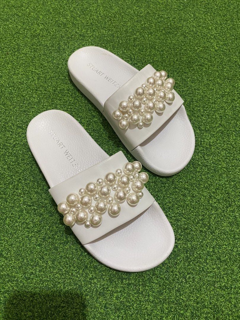 Stuart Weitzman Goldie Pool Slide (Category: Flats & Sandals) located in Manila. Submitted by victory_1816 (Listing ID 1470700924, Image 3). Description: .