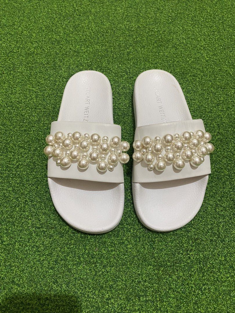 Stuart Weitzman Goldie Pool Slide (Category: Flats & Sandals) located in Manila. Submitted by victory_1816 (Listing ID 1470700924, Image 2). Description: .