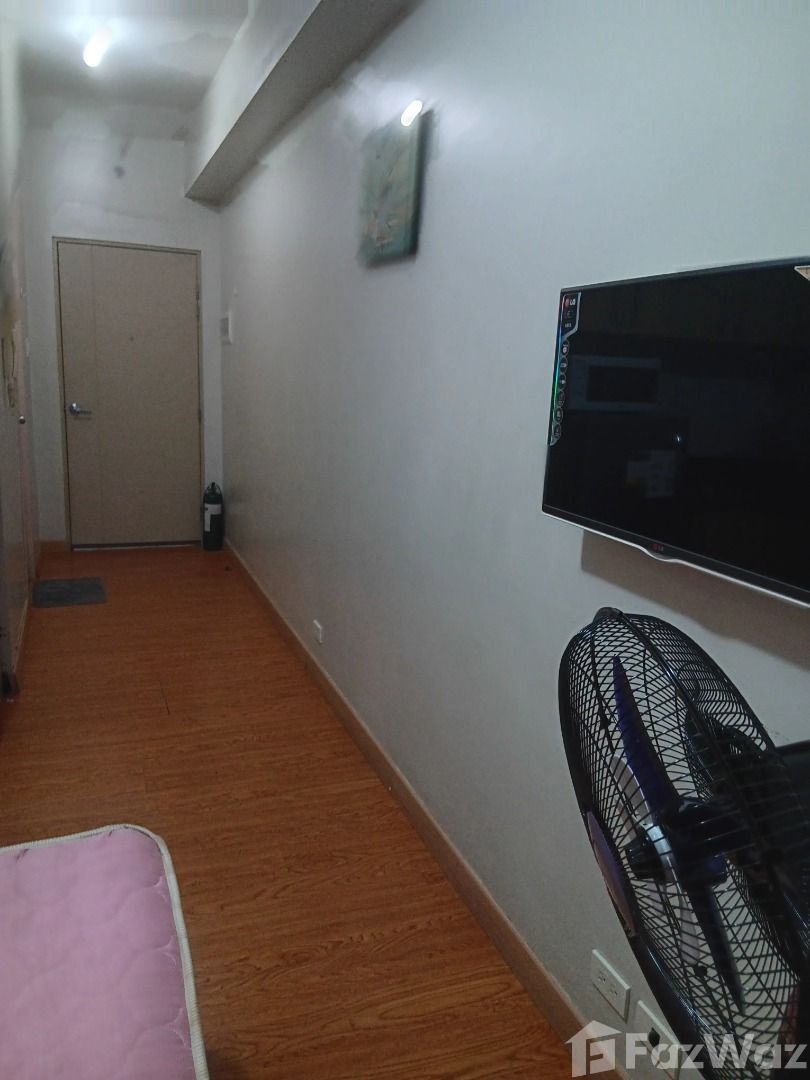 Studio Condo for rent at The Beacon (Category: Apartments & Condos) located in Makati City. Submitted by propertyproph (Listing ID 1470580382, Image 2). Description: 🏙️ Studio Condo for Rent – The Beacon Tower 📍 Makati City, Metro Manila ✨ Enjoy convenient city living in this studio condo on the 26th floor of The Beacon Tower. A practical choice for professionals or individuals seeking a comfortable home close to Makati’s business districts and