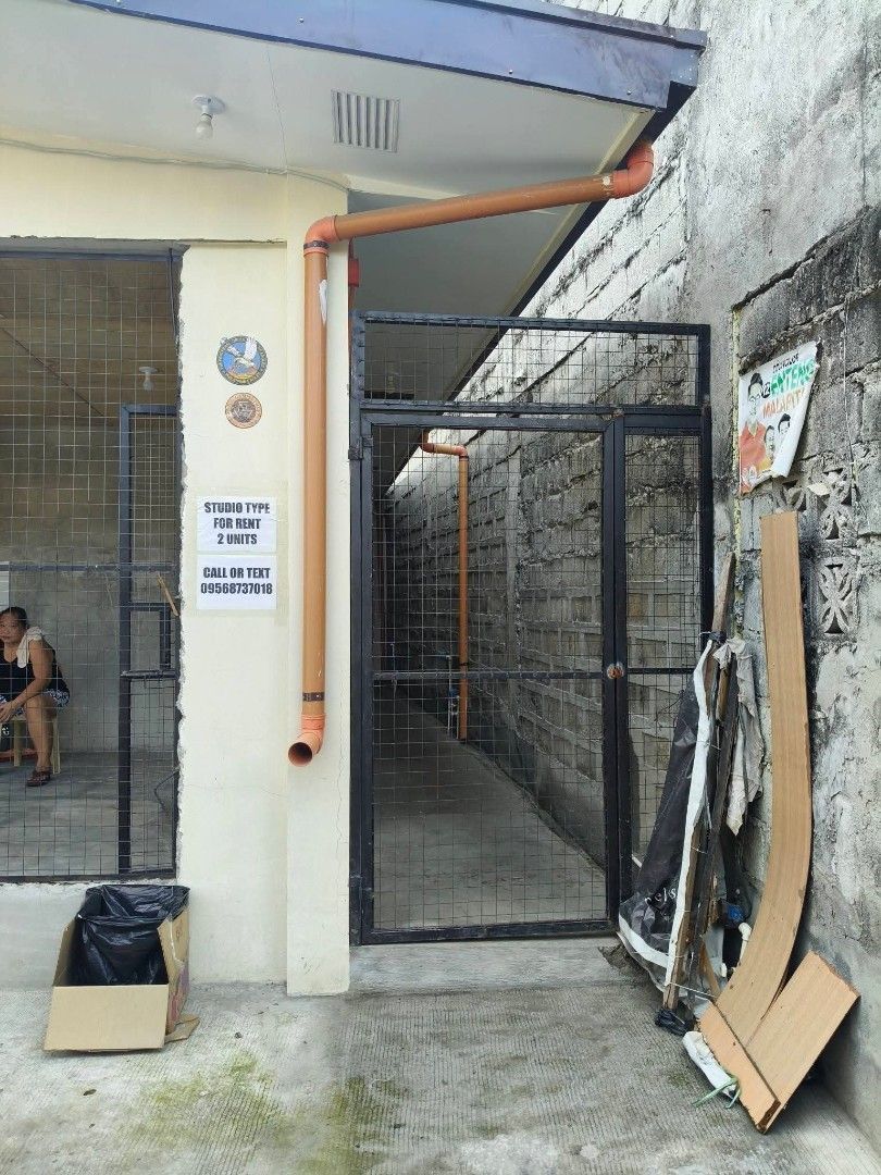 Studio Type For Rent with own CR and Bedroom (Category: Apartments & Condos) located in Caloocan City. Submitted by fastphoenix.59585e (Listing ID 1470666281, Image 3). Description: 🏡 STUDIO TYPE WITH BEDROOM & CR - FOR RENT 🏡 🔥 2 UNITS AVAILABLE 🔥 🔥 NEAR SM CALOOCAN (WALKING DISTANCE LANG) 🔥 👉 SUB-METER (WATER & ELECTRICITY) 👉 OWN CR WITH BIDET 😁 👉 1 BEDROOM 👉 MOTORCYCLE PARKING AVAILABLE 👉 SLIDING WINDOW WITH SCREEN 👉 WITH EXHAUST,