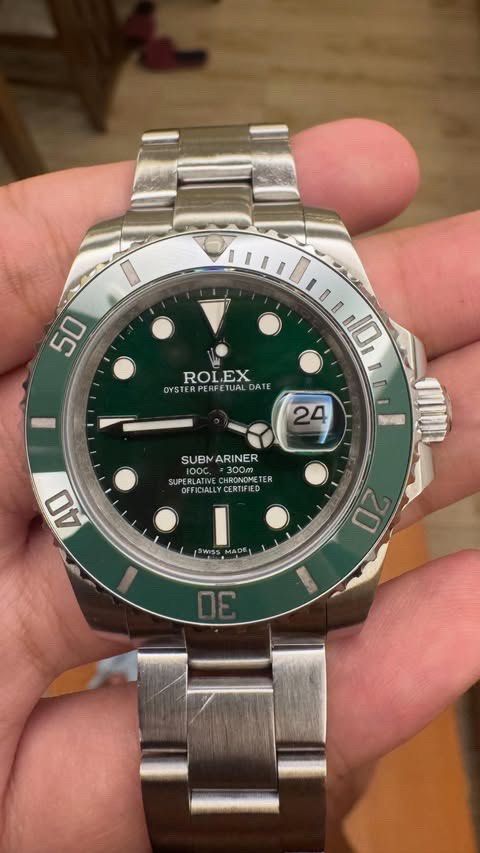 Submariner Green Hulk (Category: Men's Watches) located in Quezon City. Submitted by meruji (Listing ID 1470659916, Image 2). Description: - Model: R0lex submariner Hulk (v3f) - Condition: Good working condition, scratches due to everyday use - Issue: No quickset This is a replica.