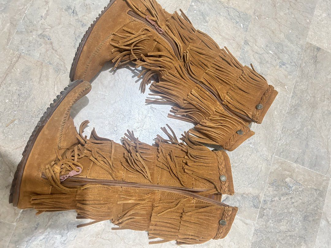 Suede 5-Layer Fringe Boots (Category: Boots) located in Manila. Submitted by timo_clutters18 (Listing ID 1470627894, Image 2). Description: Women’s Suede 5-Layer Fringe Boots *bought from USA Size: 6 Condition: 9/10 MOP: G-Cash/COD Location: Quezon City.