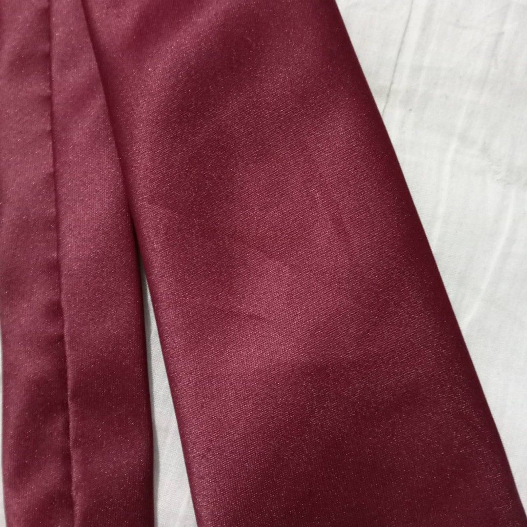 SUNLIT Maroon Necktie (Category: Ties) located in Caloocan City. Submitted by appleblossoms07 (Listing ID 1470573477, Image 2). Description: .