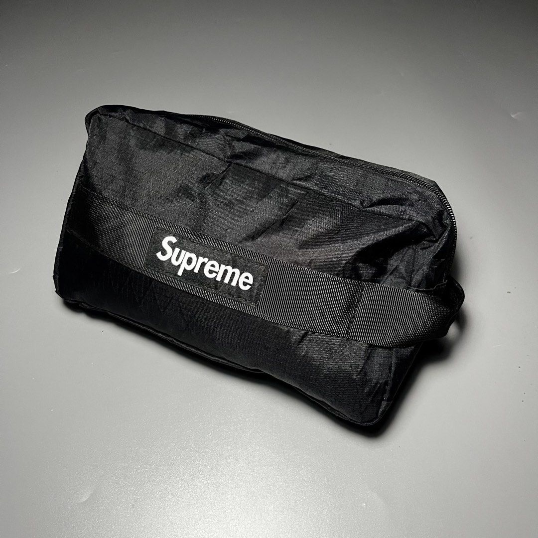 Supreme Clutch Bag (Category: Belt bags, Clutches and Pouches) located in Manila. Submitted by lostendfound1008 (Listing ID 1470587404, Image 1). Description: Supreme Clutch Bag Size: Small Dimension Width: Length: Good condition Price: 3000 MOD: Gcash / Maribank Courier: J&T / Lalamove 📍Metro Manila / Sampaloc Hmu.