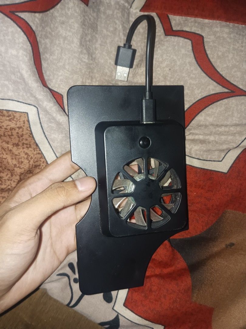 Switch accessories as is but working (Category: Controllers) located in Mandaluyong City. Submitted by console06 (Listing ID 1470726456, Image 3). Description: Switch accessories as is Dock oled no cover blink siya kapag inoopen kayo na bahala-300 pesos Cooling fan for switch dock no issue-250 Switch controller with light issue left controller not working -400 Location: Mandaluyong open meet up or lalamove kapag malayo ok.