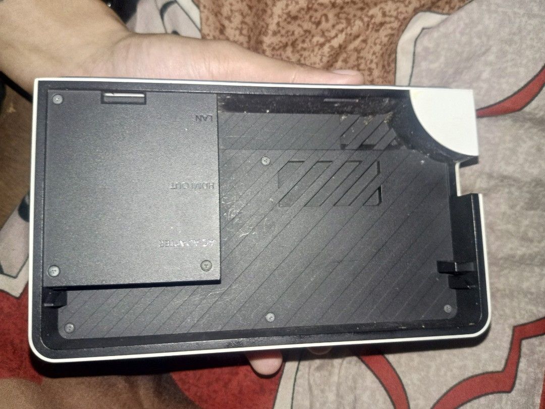 Switch accessories as is but working (Category: Controllers) located in Mandaluyong City. Submitted by console06 (Listing ID 1470726456, Image 1). Description: Switch accessories as is Dock oled no cover blink siya kapag inoopen kayo na bahala-300 pesos Cooling fan for switch dock no issue-250 Switch controller with light issue left controller not working -400 Location: Mandaluyong open meet up or lalamove kapag malayo ok.