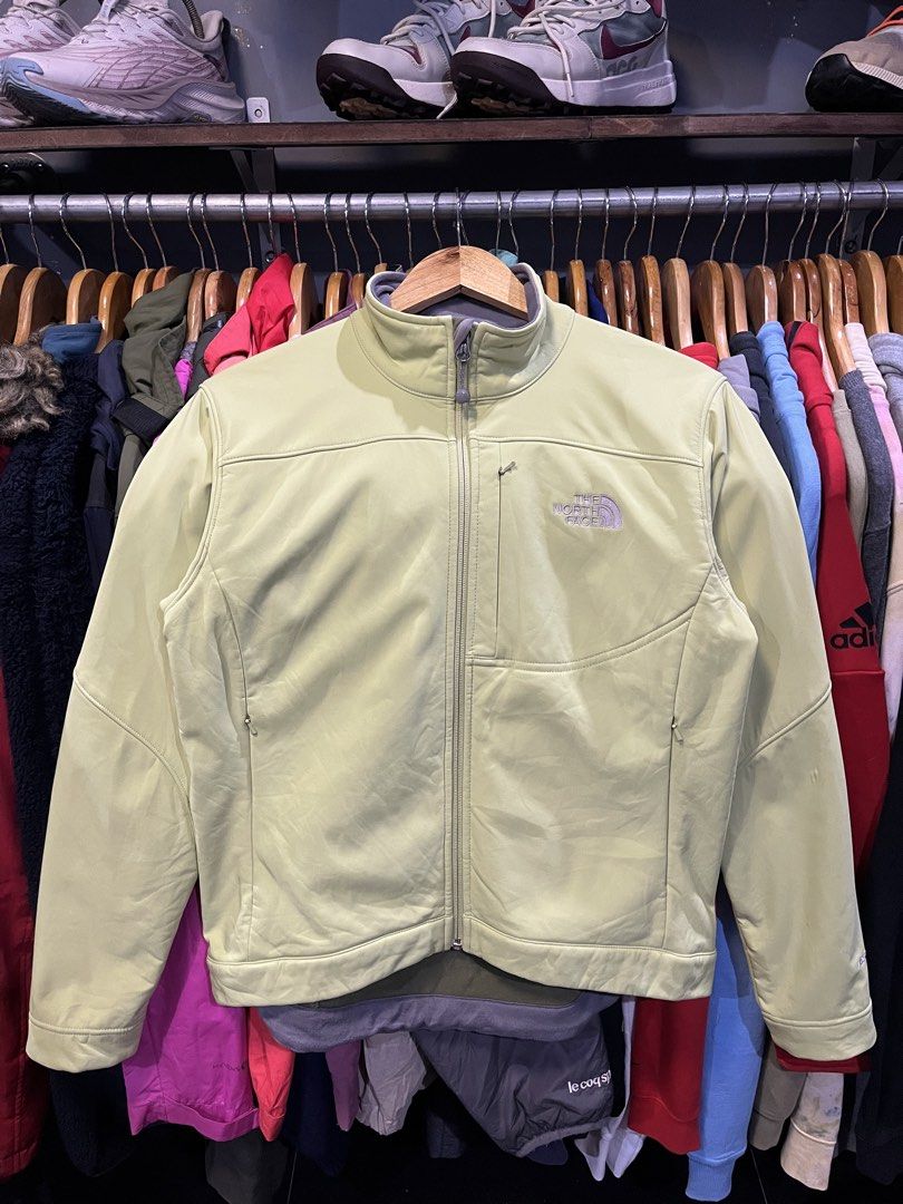T H E N O R T H F A C E Apex Bionic Softshell Jacket (Category: Coats, Jackets and Outerwear) located in Baliuag. Submitted by TOCThrift (Listing ID 1470711129, Image 1). Description: T H E N O R T H F A C E Apex Bionic Softshell Jacket Size M on tag (womens) 19.5 width x 24 Length M-L womens fit Apple green color (di makuha actual color) mas maganda sa personal pwede pang lamig Excellent Condition No issue 880 + SF Baliwag, Bulacan.